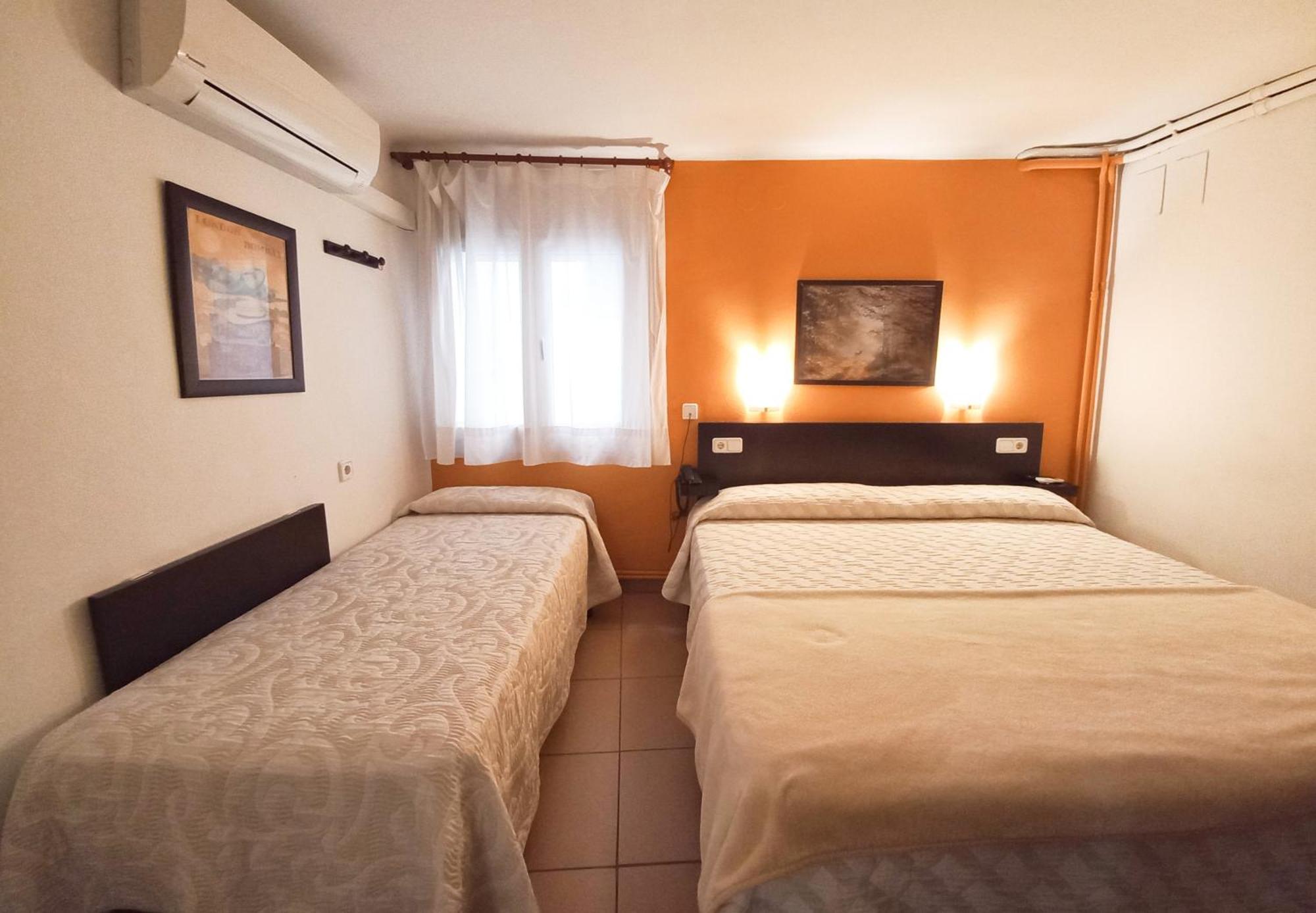 Hotel Alegret Tremp Room photo